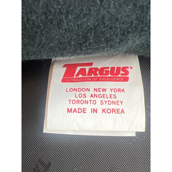 Sale!! Y2k Targus Laptop / Messenger Bag
16”x 12” x 4 aprox sale!! - Picture 9 of 17